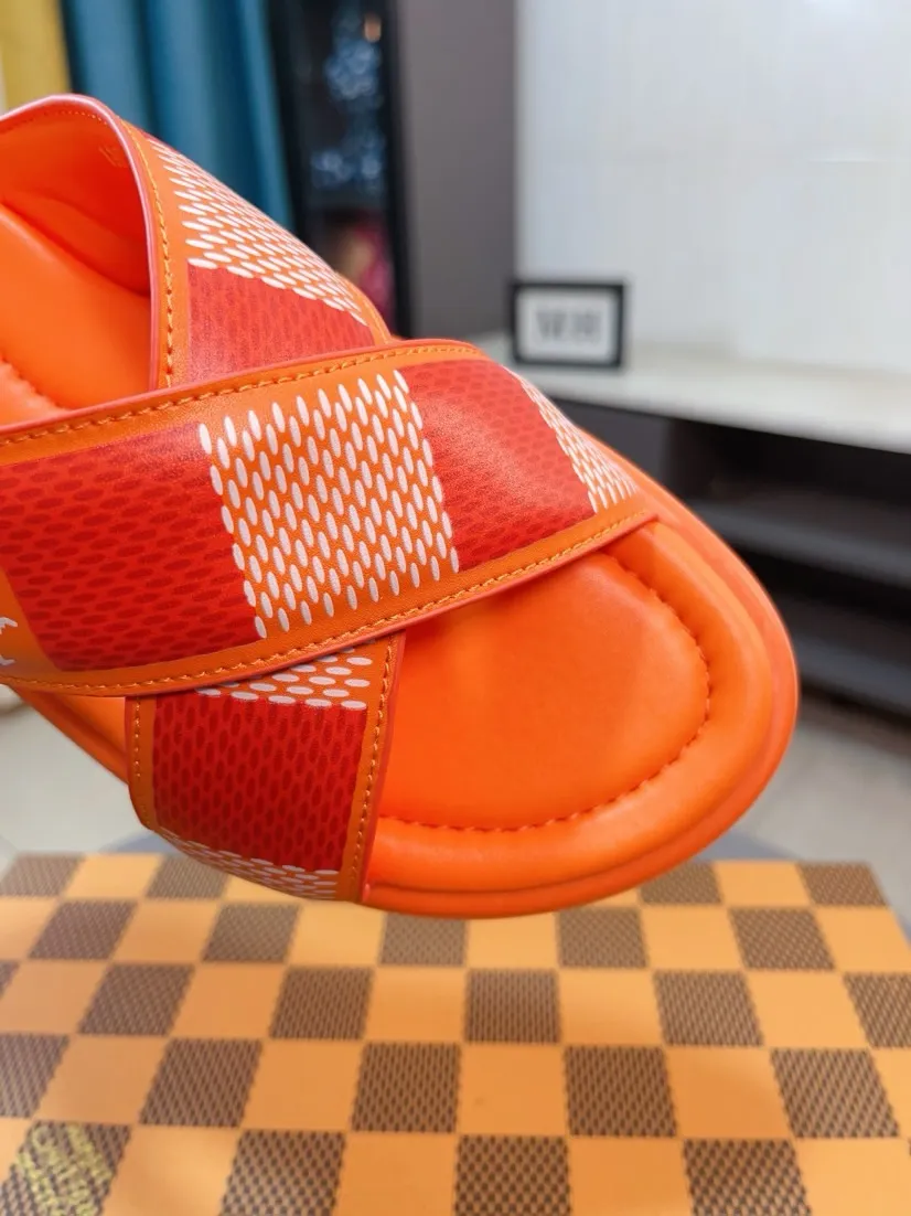 Men's shoes 💰340🌹🌹 (lv-Louis Vuitton) New men's slippers, high-end boutique, exquisite embossed logo decoration on the upper, fine workmanship, super soft soles, casual, loose and comfortable, a must-have in summer! \nsize：38-44